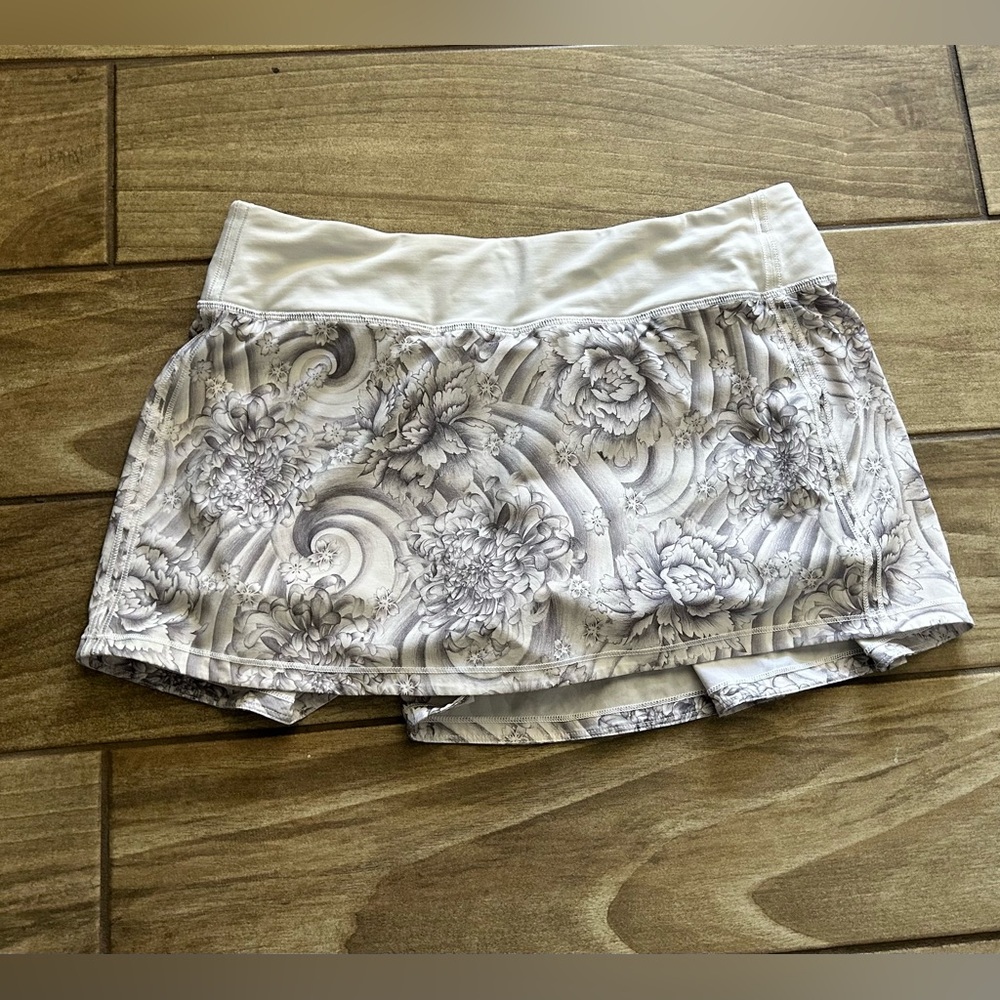 lululemon athletica White and Gray Floral Active Skirt